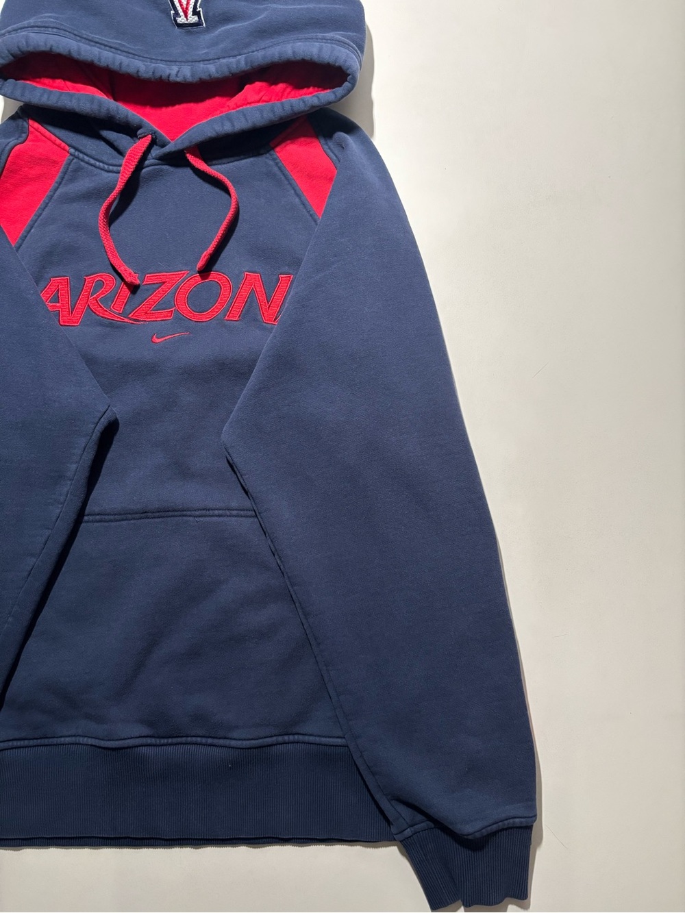 Vintage Nike Arizona wildcats UofA Crewneck Hoodie - Navy & Red two tone hoodie - Picture 4 of 12